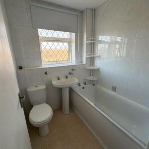 1 bedroom property to rent - Photo 2
