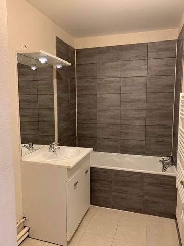 Location Appartement 3 pièces 67m² ORLEANS 45000 - Photo 4