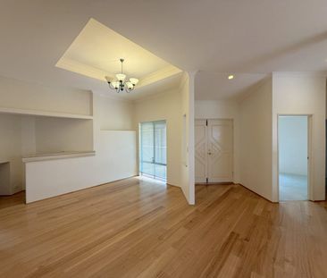 Spacious Family Haven in Prime Ranford Estate Location! - Photo 2