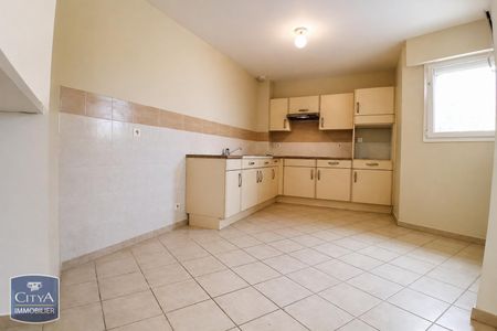 Location Appartement 3 pièces 75m² SORGUES 84700 - Photo 5