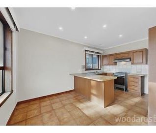 Location & Low Maintenance Family Home - Photo 3