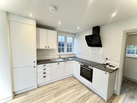 3 bedroom semi-detached house to rent - Photo 2