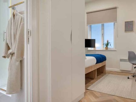 Standard Studio - Photo 4