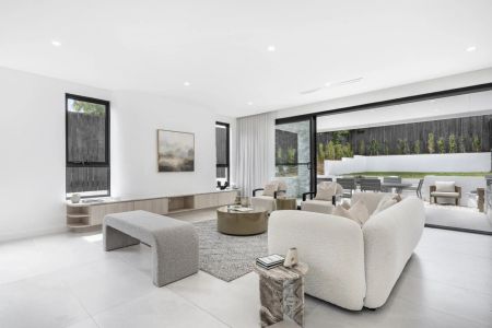 Brand New Luxury Five Bedroom Home in Ultra-Convenient Location - Photo 2