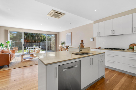 2/36 Strzelecki Cres, Narrabundah ACT 2604 - Townhouse For Rent | Domain - Photo 4