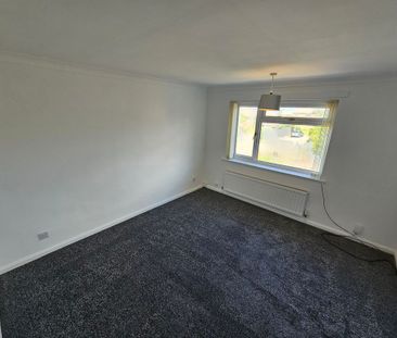 3 Bedroom Mid Terraced House - Photo 4