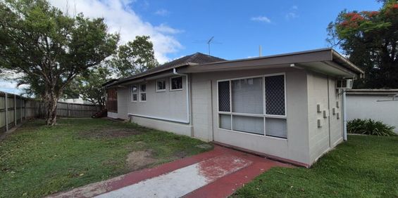 Executive Residence in a Prime Location - Wishart State High and Mansfield State High Catchment! - Photo 3