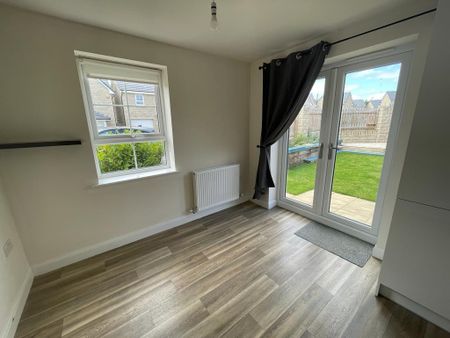 3 bedroom semi-detached house to rent - Photo 2