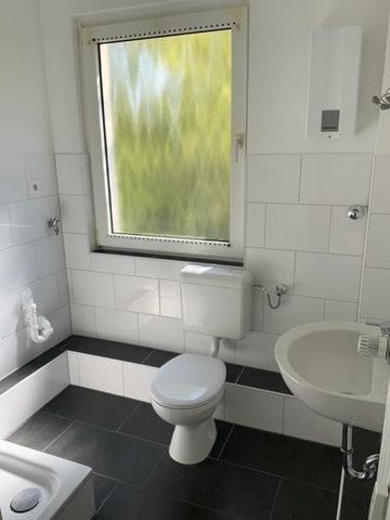 Renovierte 2-Zimmer-Wohnung mit Tageslichtbad in Herne-Wanne-Süd zu vermieten! - Foto 3