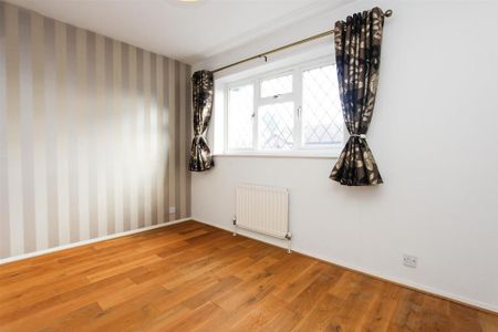 4 bedroom detached house to rent - Photo 3