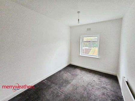 Heatons Bank, Rawmarsh, S62 - Photo 3