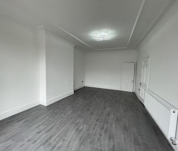 5 bedroom end of terrace house to rent - Photo 3