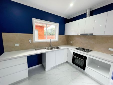 SPACIOUS GRANNY FLAT! - Photo 3