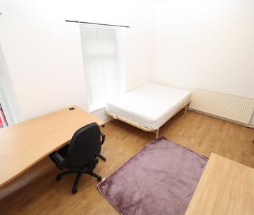 House - Terraced For Rent Laura Street, Pontypridd - Photo 3