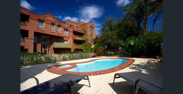 'Fitzroy Gardens Residence' - Fully Furnished. Stay from 1 month. Includes all utilities & Foxtel. - Photo 1