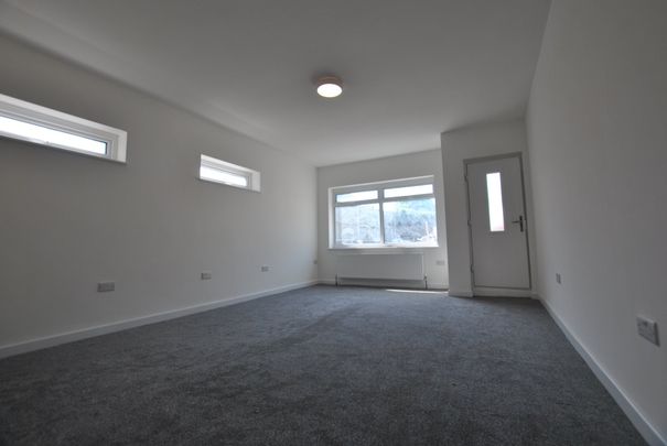 High Street, Snodland, London - Photo 1