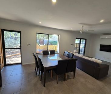 4 BEDROOM, 2 BATHROOM HOUSE IN EASTSIDE WITH LARGE OUTDOOR ENTERTAI... - Photo 5