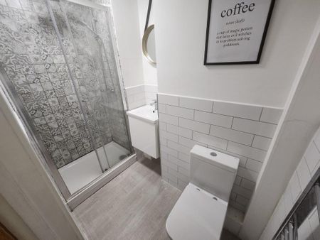 1 bedroom in a house share to rent - Photo 5