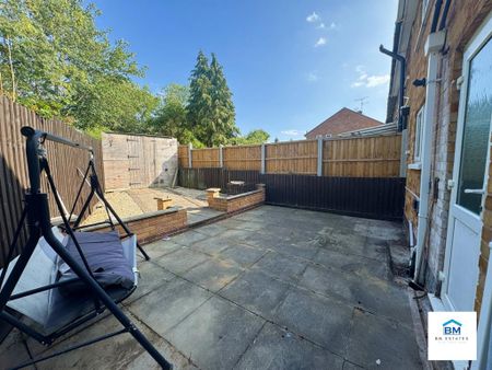 3 bedroom end of terrace house to rent - Photo 2