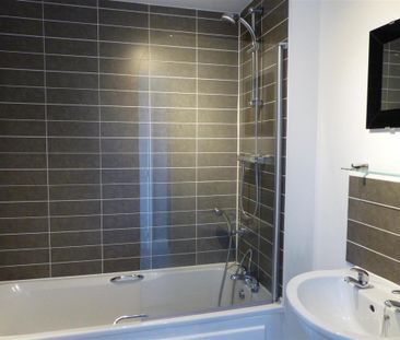 1 bedroom coach house to rent - Photo 1