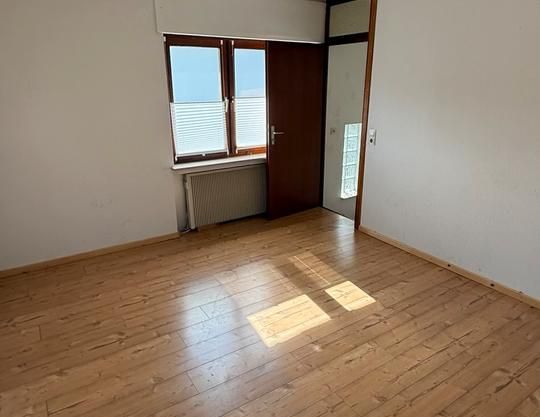 Helle 3-Zimmer-Wohnung mit Garage und Stellplatz zu vermieten - Foto 1