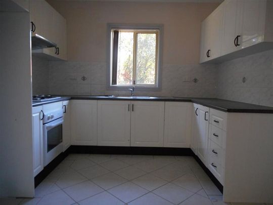 Three bedroom convenience - Photo 1