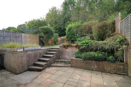 3 bedroom semi-detached house to rent - Photo 4