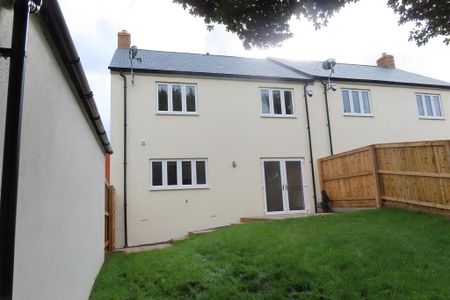 3 bedroom semi-detached house to rent - Photo 5