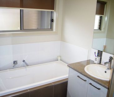 8 Sapphire Dr, Alfredton VIC 3350 - Photo 5