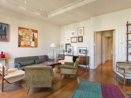 Exclusive apartment with views of La Pedrera for rent on Passeig de Gracia - Photo 3