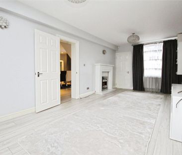 4 bedroom end of terrace house to rent - Photo 3