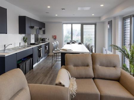 1 bedroom in a flat share to rent - Photo 4