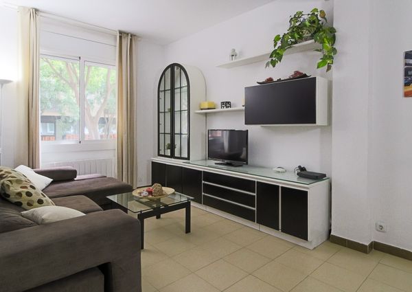 Newly renovated and furnished 2 minutes from Sagrada Familia.