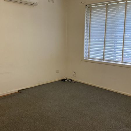 Convenient location - Photo 4