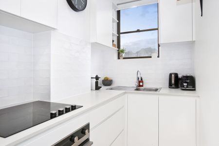 Renovated apartment with stunning views - Photo 3