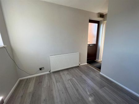 2 bedroom semi-detached house to rent - Photo 5