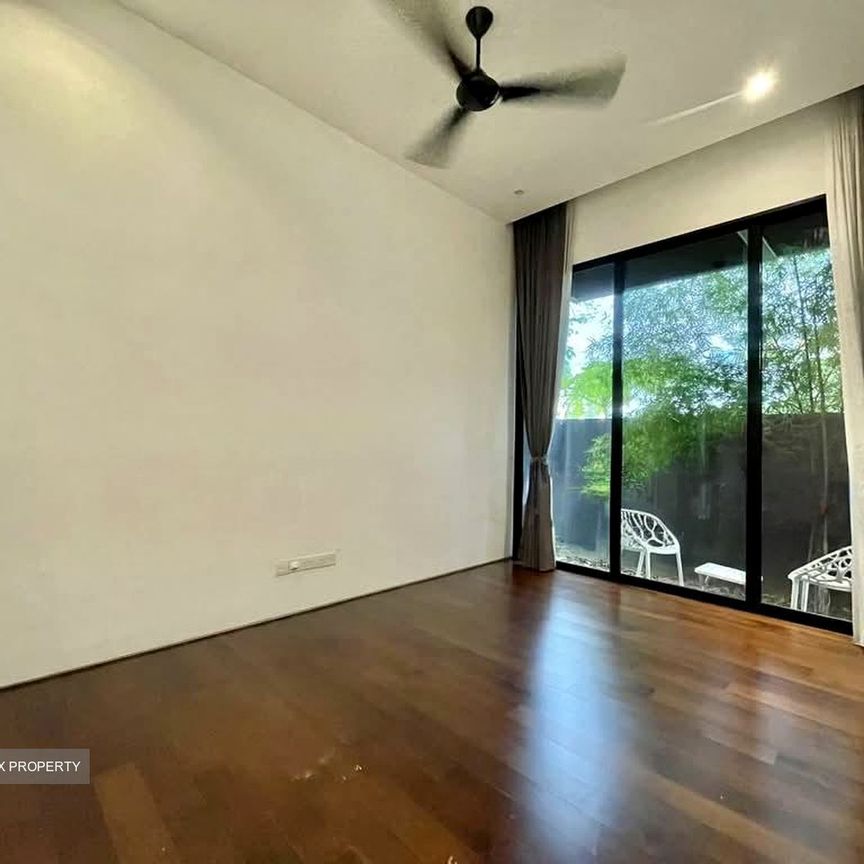 Changi Road (D14), Detached - For Rent - Photo 1