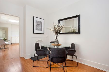 One Bedroom House with Parking - Photo 3