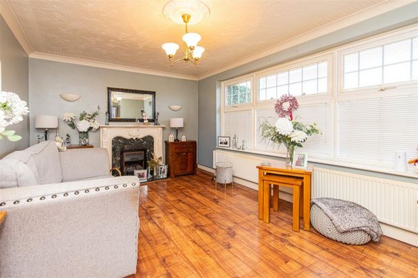 3 bed House - Detached To Let - Photo 1