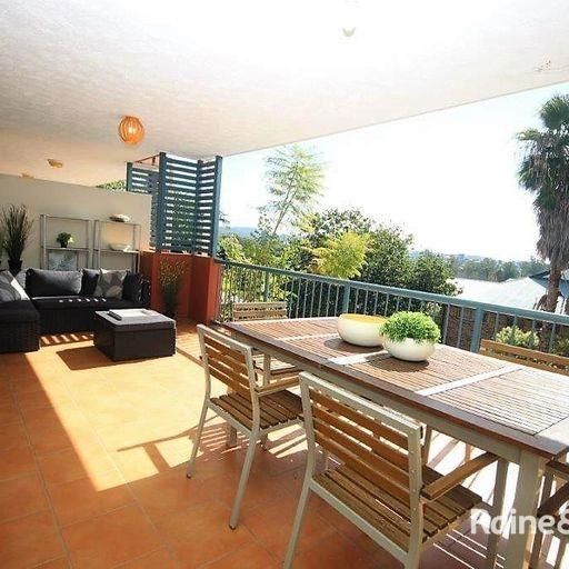 Spacious St Lucia Sanctuary with Northerly Views - Photo 1