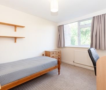 Horwood Close, Headington - Photo 1