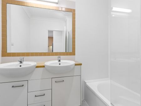 19/70 Norman Crescent, Norman Park QLD 4170 - Apartment For Rent | Domain - Photo 2