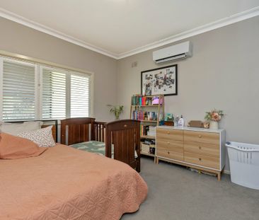 Inviting 3 Bedroom Home - Photo 5