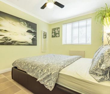 3 bedroom end of terrace house to rent - Photo 4