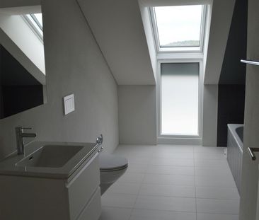 Moderne 4.5-Zimmer-Dachwohnung mit Terrasse in Neuhausen am Rheinfall - Photo 4