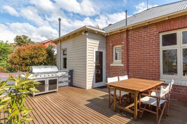 34 Lansdowne Crescent West Hobart TAS 7000 Australia - Photo 1