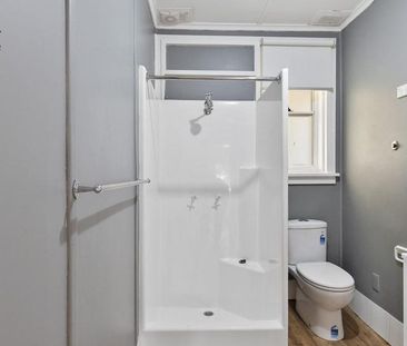 Convenient Family Home - Photo 5