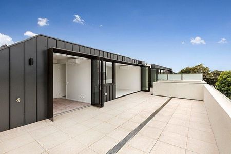 Modern Luxury With The Ultimate In Convenience - Photo 5