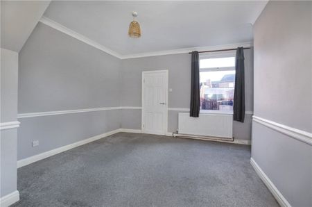 Well-presented and deceptively spacious two bedroom mid-terraced property with off-street parking and a garage situated in Selby Town Centre within walking distances from a range of local amenities, Bus Station & Railway Station - Photo 4