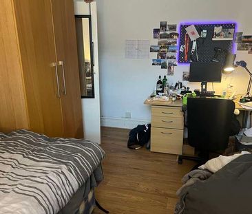 Arthur Avenue: Bed Student House, NG7 - Photo 3